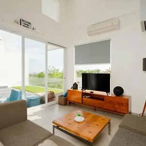 Aurelia Uluwatu